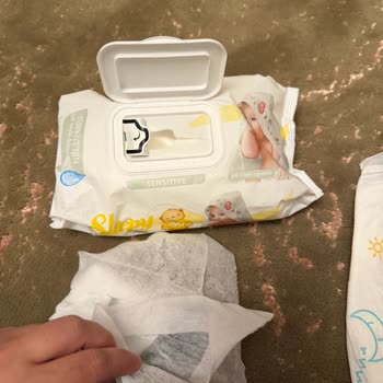 Sleepy Sensitive Islak Mendilde Yapışkan Kağıt Parçası Bulundu