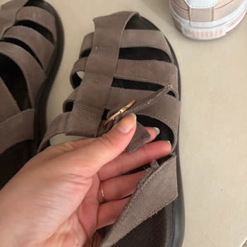 Derimod Sandaletim Ayıplı, İlk Kullanımda Yan Kısmı Koptu