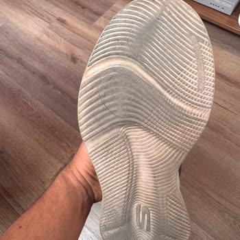 Skechers Ayakkabısının Kısa Sürede Yıpranması Ve Boyner'in Üretim Hatası İddiasını Reddetmesi