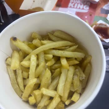 Burger King AŞTİ Şubesinde Bayat Ürünler Ve Sağlık Endişesi