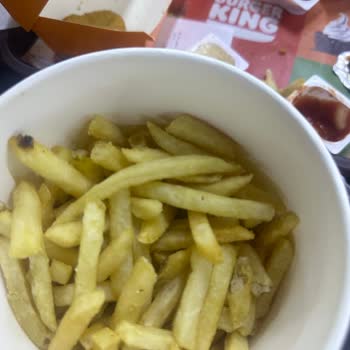 Burger King AŞTİ Şubesinde Bayat Ürünler Ve Sağlık Endişesi