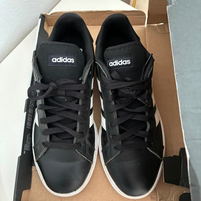 Sert Topuklu Adidas Ayakkabı Tek Kullanımda Rahatsızlık Verdi, Mağaza Şikayetimi Kabul Etmedi