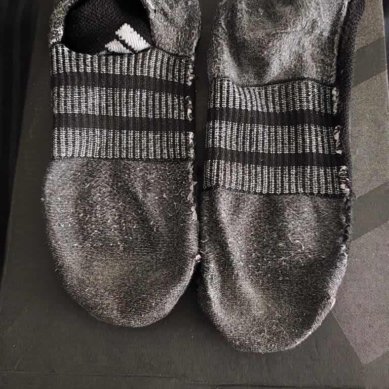 Adidas Çorabının Hızlı Yırtılması Ve Kullanılmış Ürünün Geri Gönderilmesi Talebi
