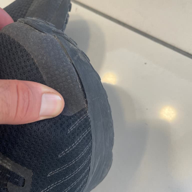 Nike Ayakkabımda Açılma Ve Yırtılma, Mağaza Kullanıcı Hatası İddiasıyla Mağdur Etti