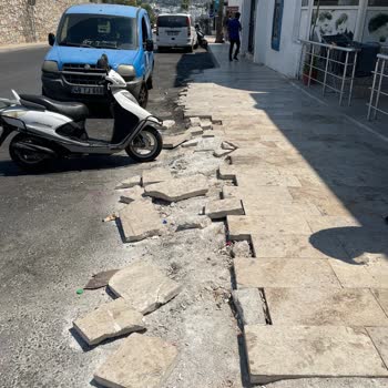 Gümbet Caddesindeki Kırık Kaldırımlar Ve Engelli Levhası Sorunu Çözülmedi