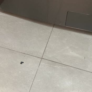Sürekli Su Sızıntısı Ve Çözülmeyen Arıza Nedeniyle Çamaşır Makinesinin Değiştirilmesini Talep Ediyorum