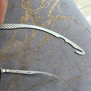 Rayban Ferrari Gözlüğünün Yan Plastik Parçaları Çözülüyor Ve Değişim Talep Ediyorum