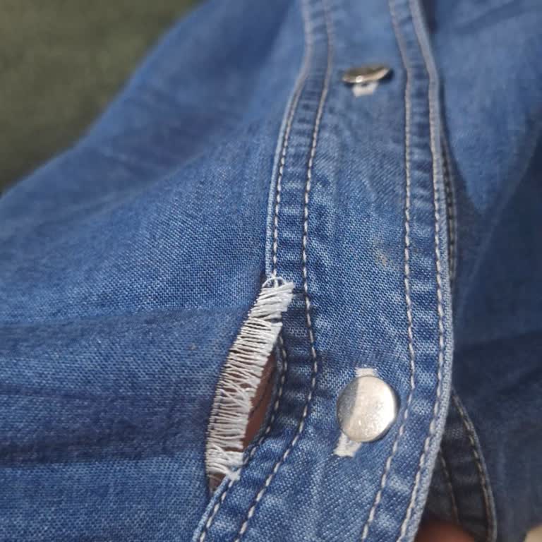 Defolu Kot Gömlek Bilgilendirme Yapılmadan Satıldı Ve Sorumluluk Reddi