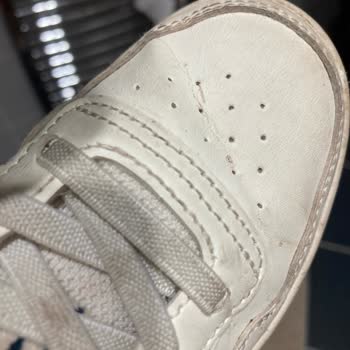1500 TL'lik Reebok Çocuk Ayakkabısı Sadece İki Haftada Çatladı
