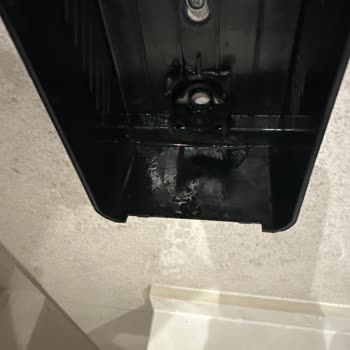 Rulopak Köpük Sabun Dispenseri Sürekli Sızdırma Ve Mobilya Zararları