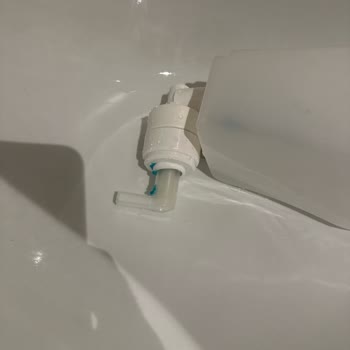 Rulopak Köpük Sabun Dispenseri Sürekli Sızdırma Ve Mobilya Zararları