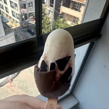 Magnum Mini Dondurmada Kıl Tespiti Hijyen İhlali Şikayeti