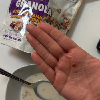 Granola Paketi İçinde Fındık Kabuğu Çıktı, Dişim Kırıldı