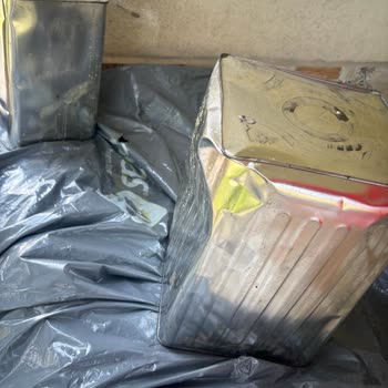 Aras Kargo’da Ev Yapımı Yağın Tenekesi Ezildi Ve Döküldü