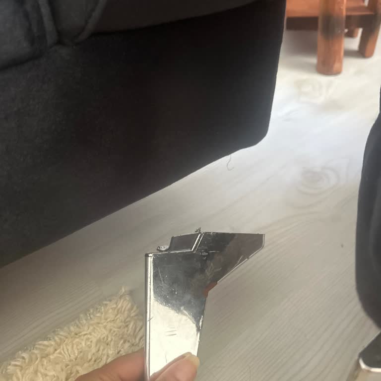 Kısa Sürede Kırılan Koltuk Ayakları Ve Cevapsız Müşteri Hizmetleri