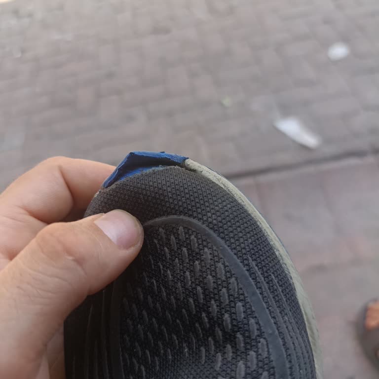 FLO Ayakkabı Garanti Kapsamındaki Ayakkabının Kısa Sürede Parçalanması Ve İnceleme Reddine Tepki