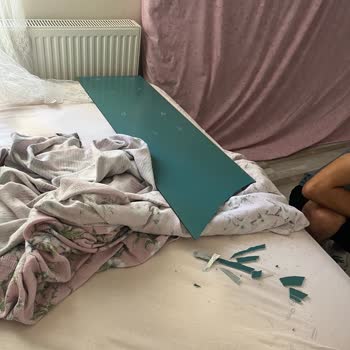 Modalife Yatak Odası Takımındaki Kırılan Aynalar Güvenlik Riski Oluşturuyor Ve Şube Cevapsız