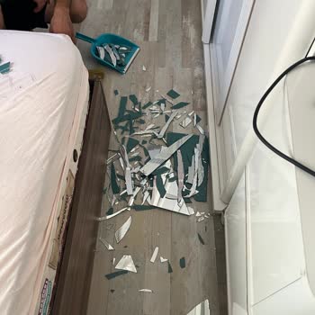 Modalife Yatak Odası Takımındaki Kırılan Aynalar Güvenlik Riski Oluşturuyor Ve Şube Cevapsız