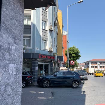 Çim Tekstil Çalışanlarının Dükkanın Önüne Bilerek Elektrikli Scooterları Dizdiklerini Gördüm