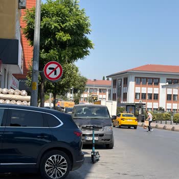 Çim Tekstil Çalışanlarının Dükkanın Önüne Bilerek Elektrikli Scooterları Dizdiklerini Gördüm