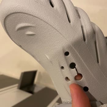 Sneaks Up'tan Gelen Crocs Terlikte Yırtık Taban, Müşteri Hizmetinden Yanıt Alamama