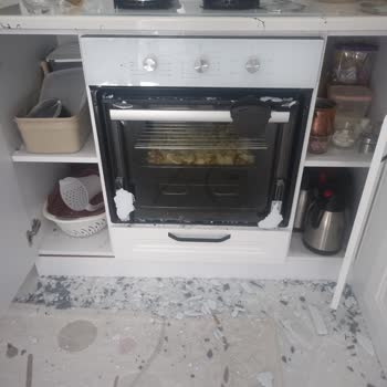 Kumtel Fırın Camı Patladı, Müşteri Güvenliği Görmezden Gelindi