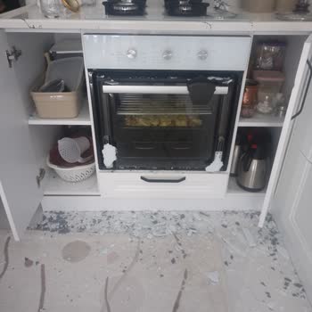 Kumtel Fırın Camı Patladı, Müşteri Güvenliği Görmezden Gelindi
