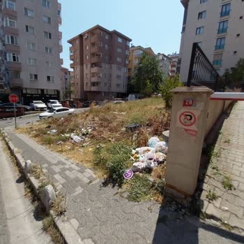 Boş Arsanın Çöplerle Kaplanması Kötü Koku Ve Hijyen Sorunları Yaratıyor