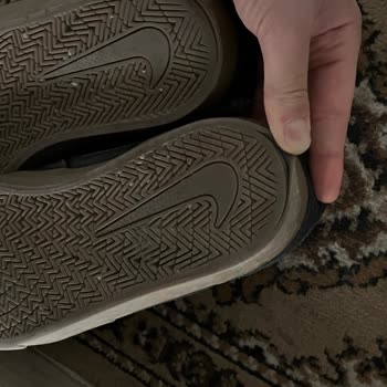 Nike Charge Suede Ayakkabısında Üretim Hatası Nedeniyle Değişim Talebi