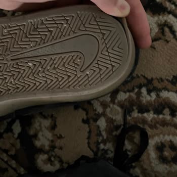 Nike Charge Suede Ayakkabısında Üretim Hatası Nedeniyle Değişim Talebi