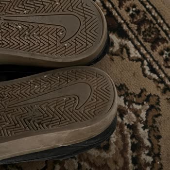 Nike Charge Suede Ayakkabısında Üretim Hatası Nedeniyle Değişim Talebi