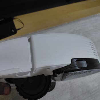 Açılmayan Robot Süpürge Ve Servis Sonrası Çizik Ve Kararmış Alt Kısım