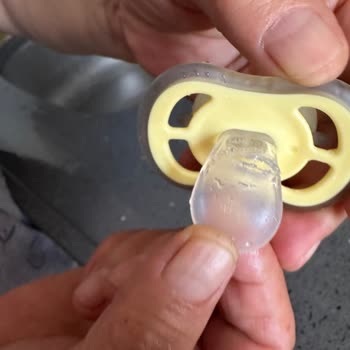 Avent Emziklerinde Deforme Uçlar Boğulma Tehlikesi Oluşturuyor