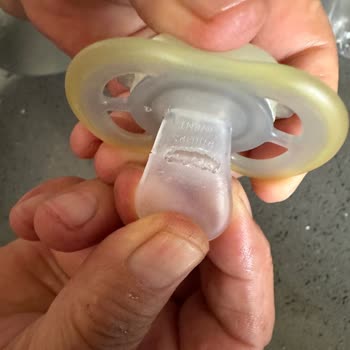 Avent Emziklerinde Deforme Uçlar Boğulma Tehlikesi Oluşturuyor