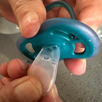 Avent Emziklerinde Deforme Uçlar Boğulma Tehlikesi Oluşturuyor