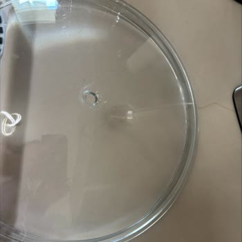 Kısa Sürede Kapağı Çatlayan Tencere Ve Hareketsiz Satıcı