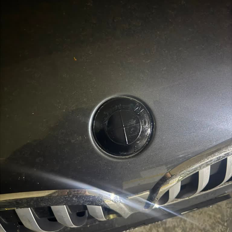 BMW X1 Kaput Logosu Düşmesi Kalite Ve Güven Sorunu