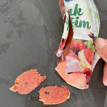 Torku Sucukta Hayvan Kılı Ve Böcek Benzeri Yabancı Maddeler