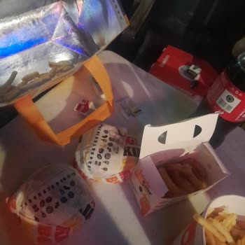 Burger King Pendorya Şubesinde Eksik Ve Bozulmuş Sipariş, Ücret İadesi Talebi