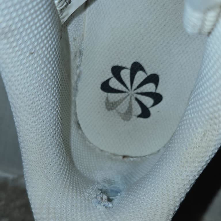 Nike Ayakkabısındaki Arka Astar Yırtılması Ve Reddedilen Değişim Talebi