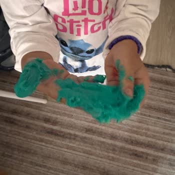 Aşırı Yapışkan Bozuk Play-Doh Hamuru Çocuğumun Eline Yapıştı