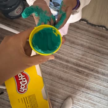 Aşırı Yapışkan Bozuk Play-Doh Hamuru Çocuğumun Eline Yapıştı