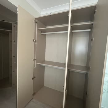 Weltew Mobilya'da Kırık Kapaklar Ve Yanlış Modül Dizilimi