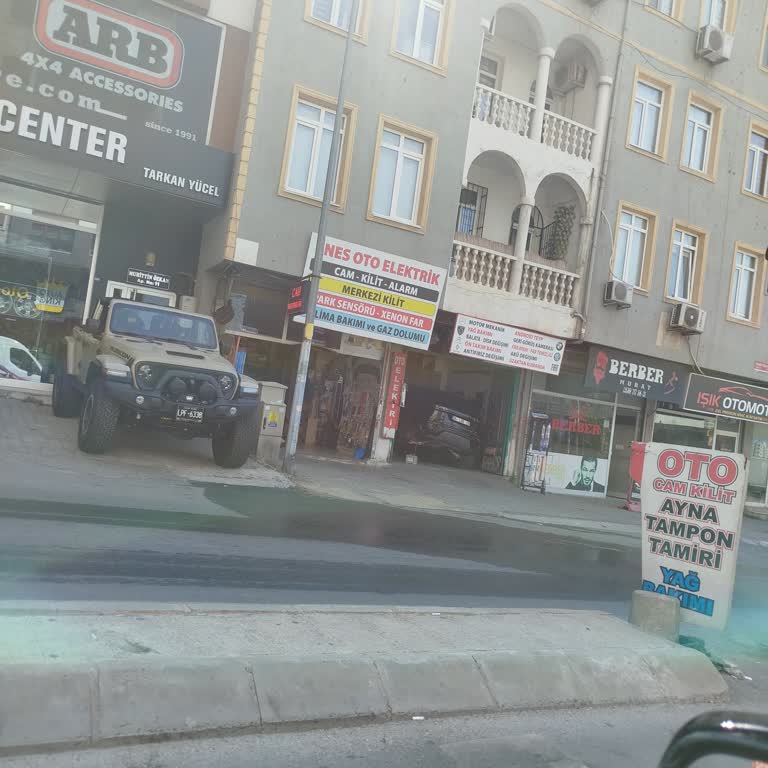 İstanbul Enes Otomotiv Göztepe 45 Dakikalık Far Montajı İçin Aşırı Ücret Talebi Ve Saygısız Tutum