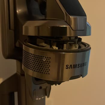 Samsung Yetkili Servisinde Kabul Edilemez Özensiz İşçilik Ve Yapıştırıcı İzleri