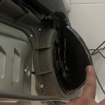 Samsung Kurutma Makinesinin İzolasyon Malzemesi Eridi, Güvenlik Riski Oluştu