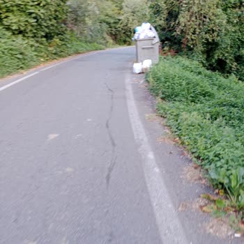 Pembeciler Köyünde Çöp Birikimi, Kesintisiz Koku Ve Sağlık Riski