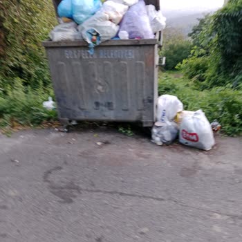 Pembeciler Köyünde Çöp Birikimi, Kesintisiz Koku Ve Sağlık Riski