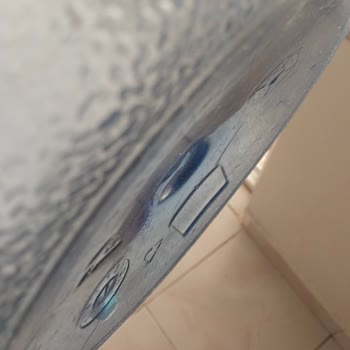 Mayadağ Doğal Kaynak Suyu Damacananın Dibine İçeriden Yapışmış Sakız Benzeri Bir Madde Vardı