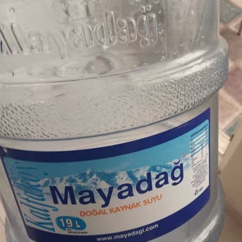 Mayadağ Doğal Kaynak Suyu Damacananın Dibine İçeriden Yapışmış Sakız Benzeri Bir Madde Vardı